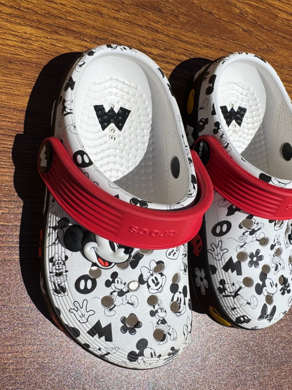 Crocs Kids C8 Mickey Mouse Clogs Red Strap White Black Slip On Shoes - Picture 2 of 5